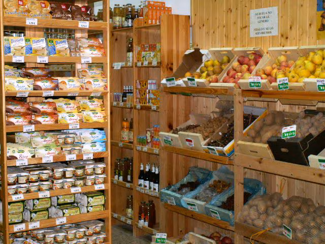 Tienda de alimentos biológicos con todo tipo de cereales